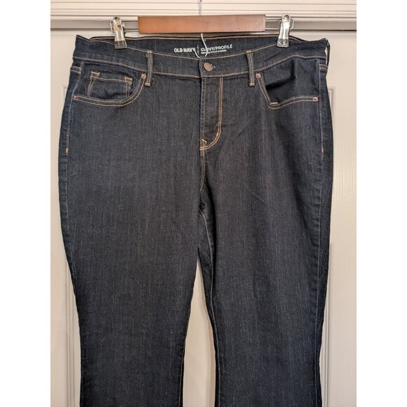 OLD NAVY Bootcut Curvy Mid-Rise Jeans - Picture 3 of 9